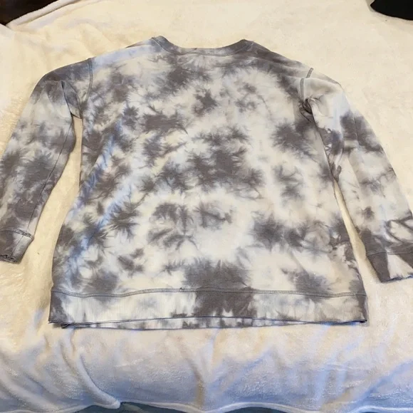 Grey and white tie dye- cloud chaser lace up sweatshirt. So: large - Picture 6 of 6